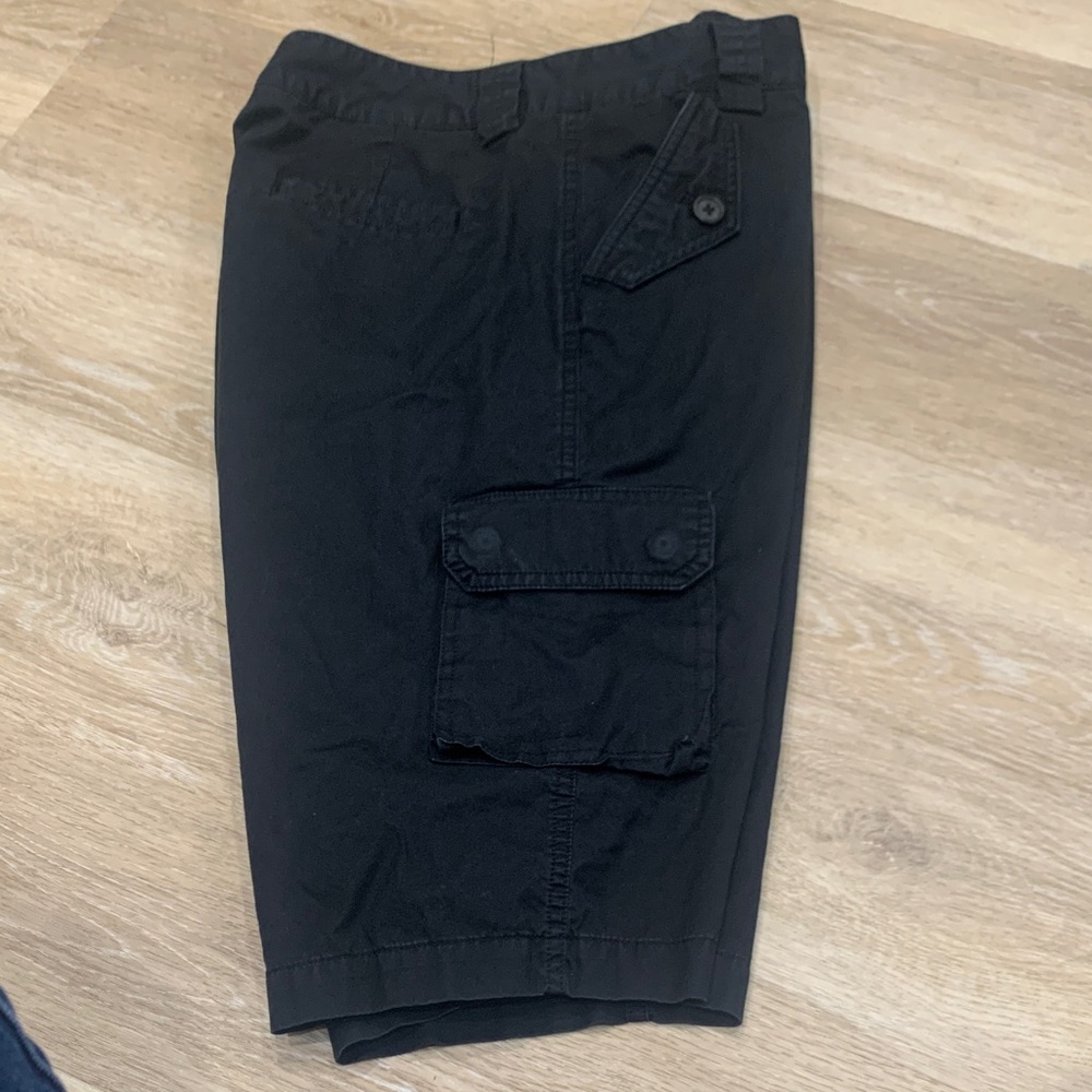 LAUREN RALPH LAUREN Black Cargo Shorts Petite - Picture 6 of 6